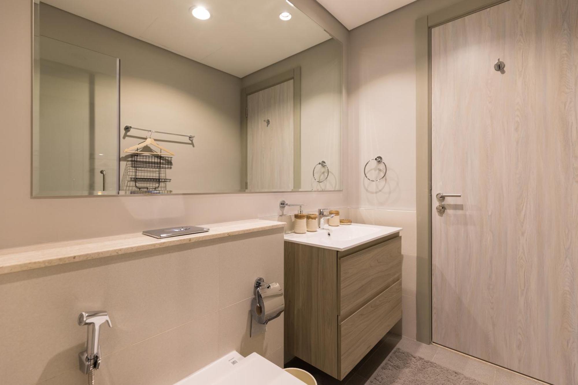 Quiet 1br With River View * Дубай